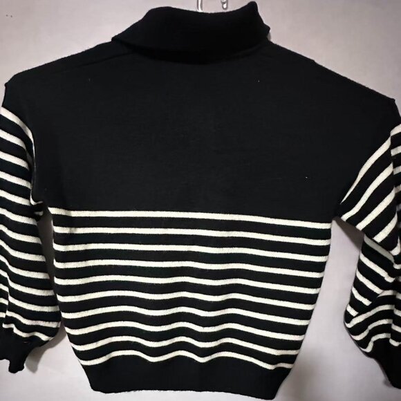 Black and White Striped Women's Sweater （L/XL） - Picture 7 of 16